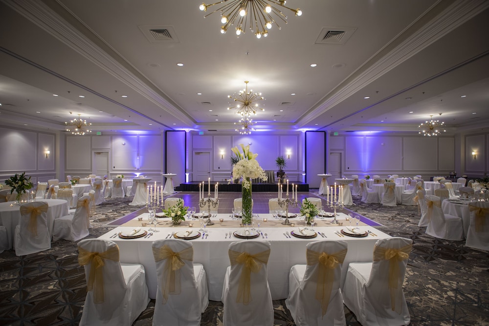 Hampton Inn & Suites New Orleans Convention Center — Hotel building in New Orleans, Louisiana