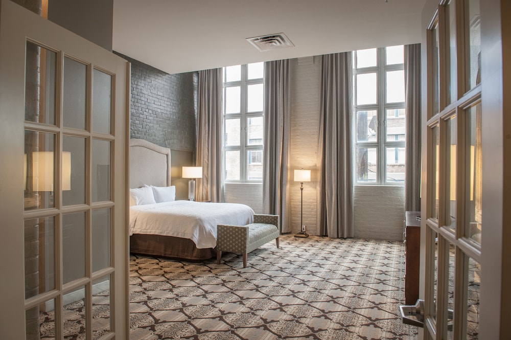 Hampton Inn & Suites New Orleans Convention Center — Hotel rooms in New Orleans, Louisiana