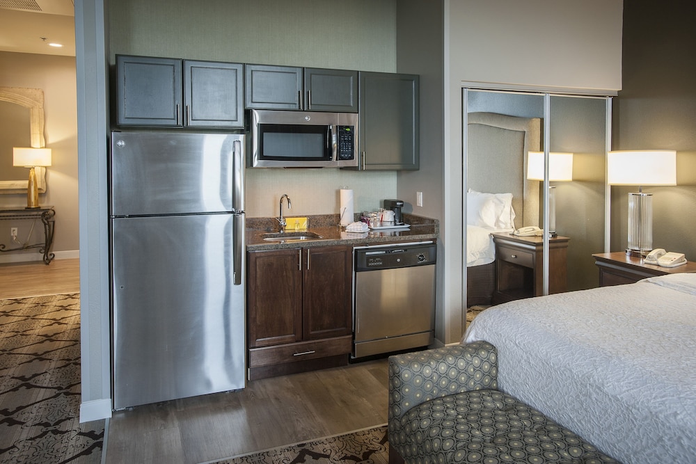 Hampton Inn & Suites New Orleans Convention Center — Hotel rooms in New Orleans, Louisiana