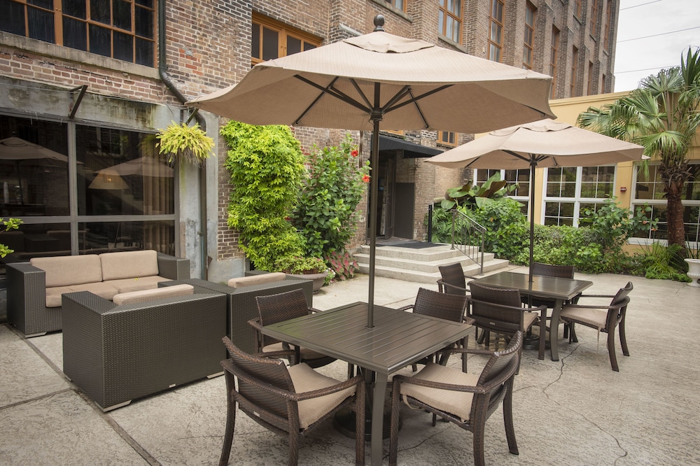 Hampton Inn & Suites New Orleans Convention Center — Restaurant & bars in New Orleans, Louisiana