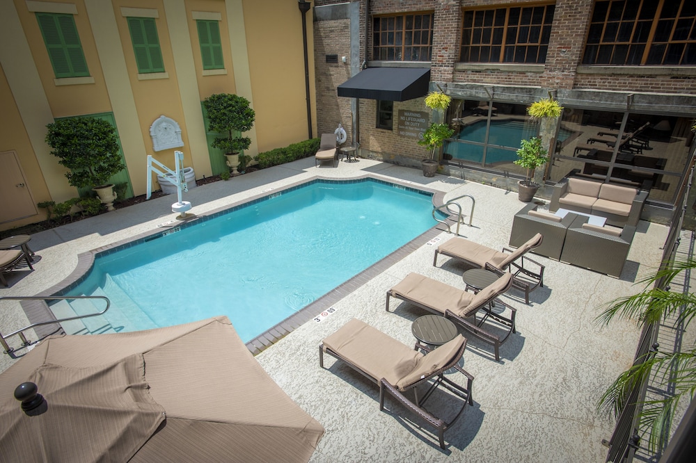 Hampton Inn & Suites New Orleans Convention Center — Swimming pool in New Orleans, Louisiana