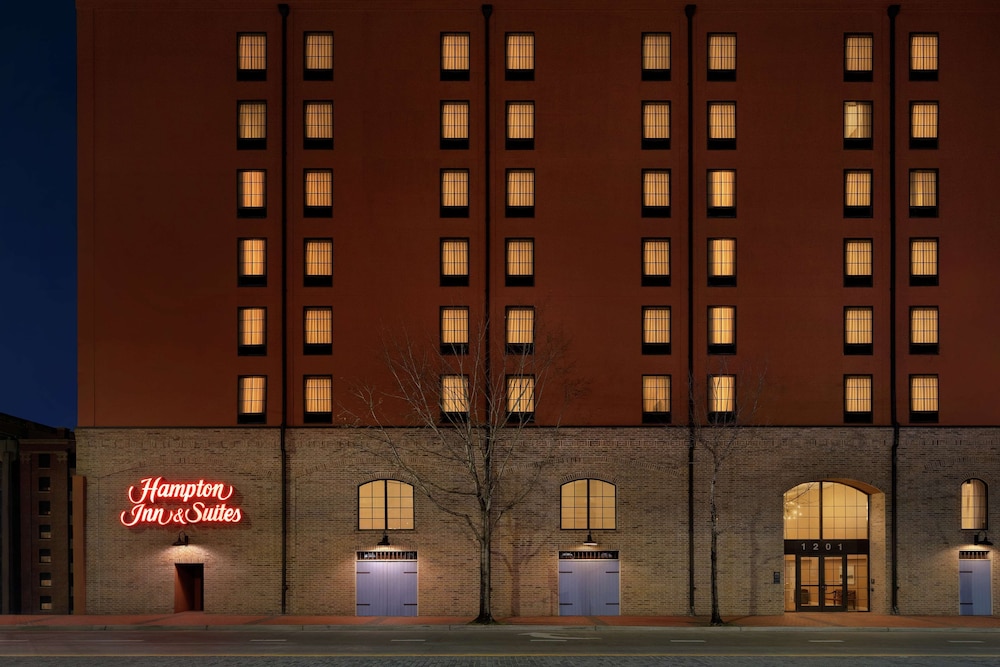Hampton Inn & Suites New Orleans Convention Center — Hotel building in New Orleans, Louisiana