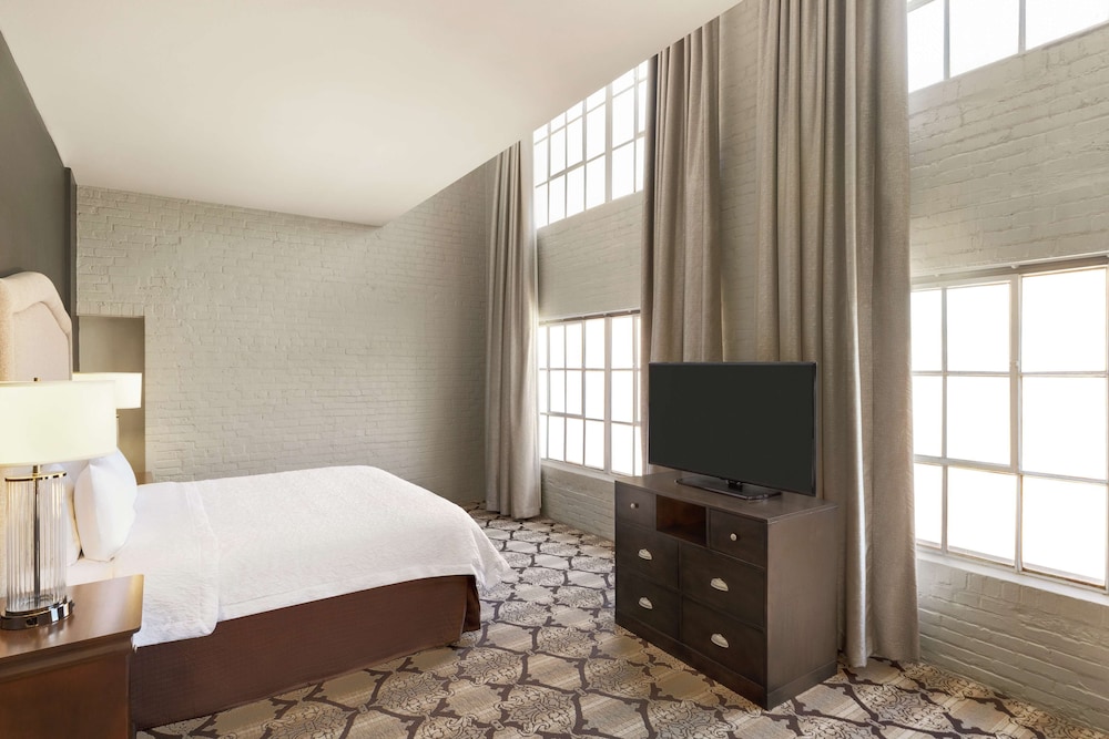 Hampton Inn & Suites New Orleans Convention Center — Hotel rooms in New Orleans, Louisiana