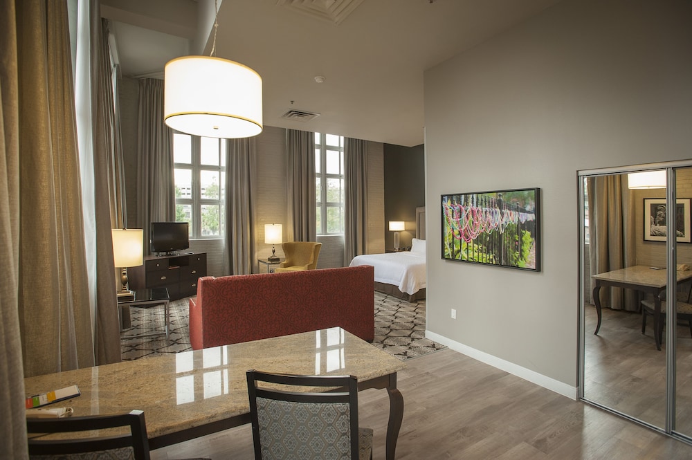 Hampton Inn & Suites New Orleans Convention Center — Hotel rooms in New Orleans, Louisiana