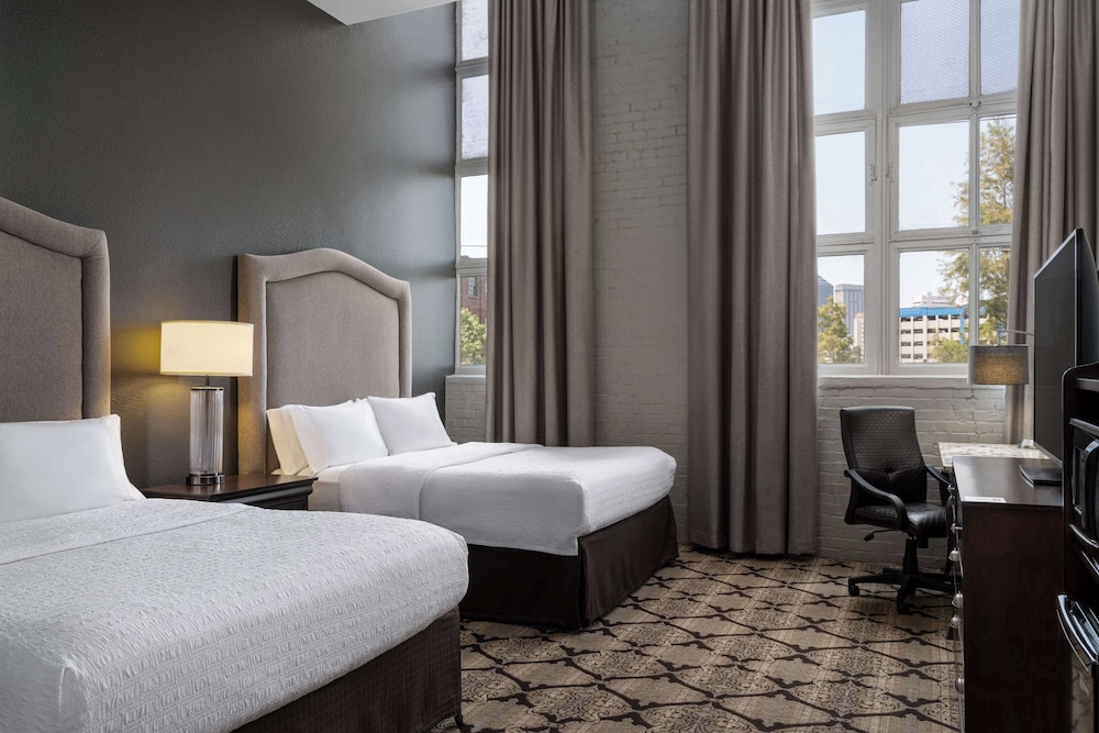 Hampton Inn & Suites New Orleans Convention Center — Hotel rooms in New Orleans, Louisiana
