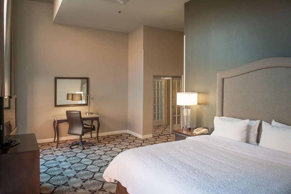 Hampton Inn & Suites New Orleans Convention Center — Hotel rooms in New Orleans, Louisiana