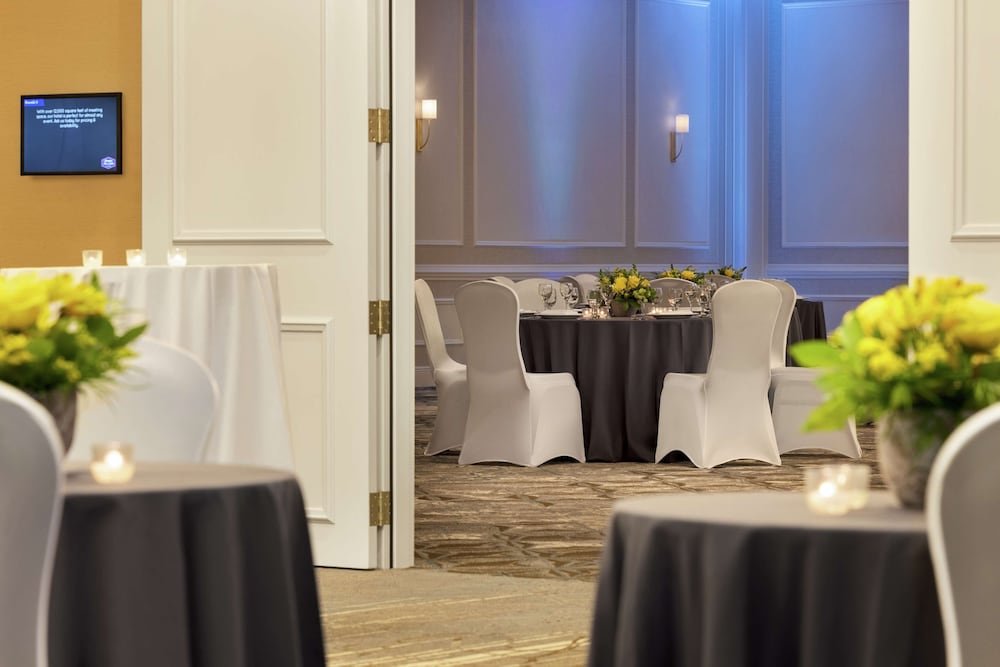 Hampton Inn & Suites New Orleans Convention Center — Restaurant & bars in New Orleans, Louisiana