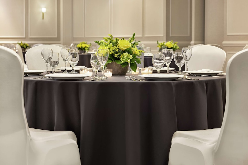 Hampton Inn & Suites New Orleans Convention Center — Restaurant & bars in New Orleans, Louisiana