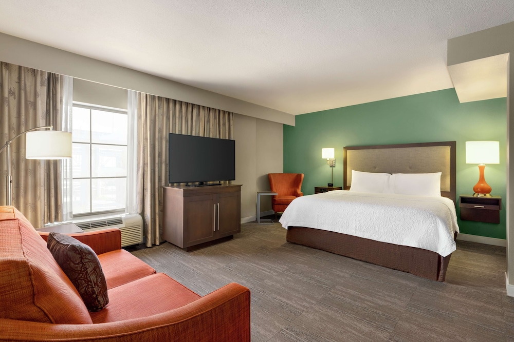 Hampton Inn & Suites New Orleans Convention Center — Hotel rooms in New Orleans, Louisiana