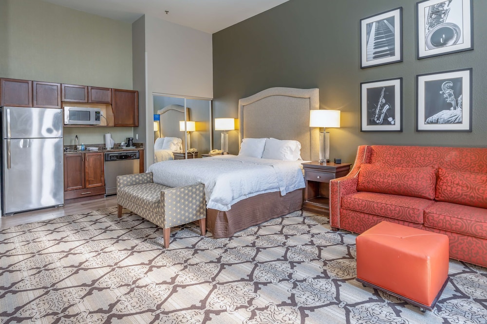 Hampton Inn & Suites New Orleans Convention Center — Hotel rooms in New Orleans, Louisiana