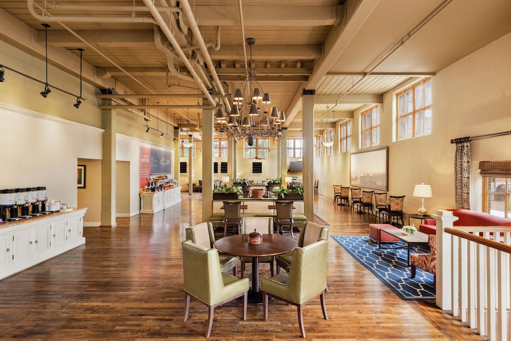 Hampton Inn & Suites New Orleans Convention Center — Restaurant & bars in New Orleans, Louisiana