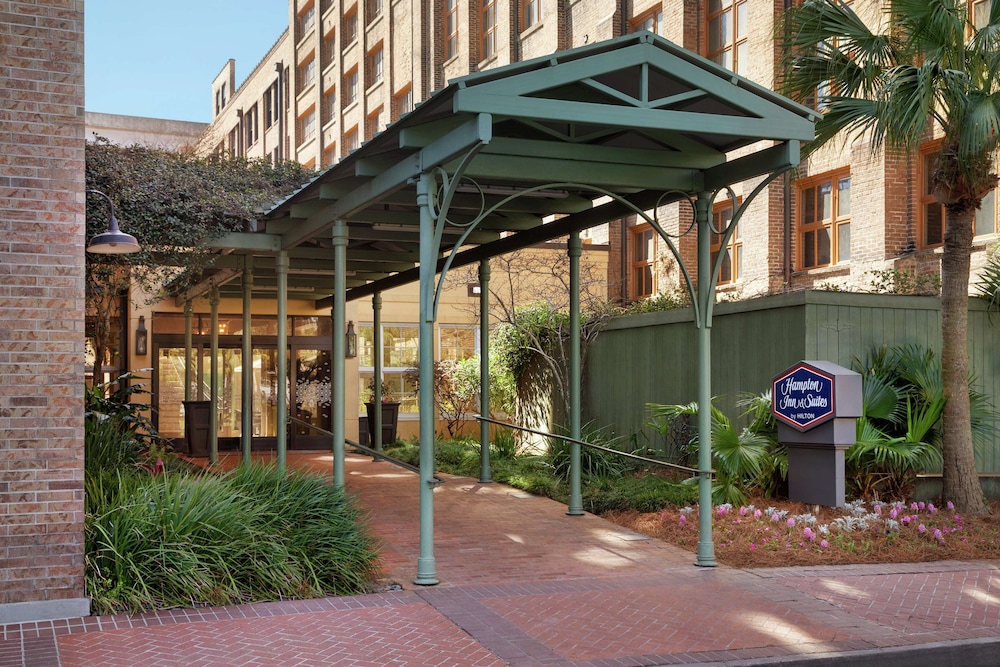 Hampton Inn & Suites New Orleans Convention Center — Hotel building in New Orleans, Louisiana