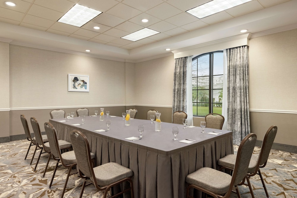 Hampton Inn & Suites New Orleans Convention Center — Hotel building in New Orleans, Louisiana