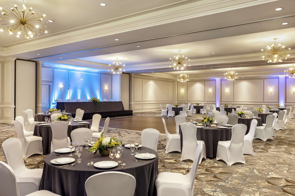 Hampton Inn & Suites New Orleans Convention Center — Hotel building in New Orleans, Louisiana