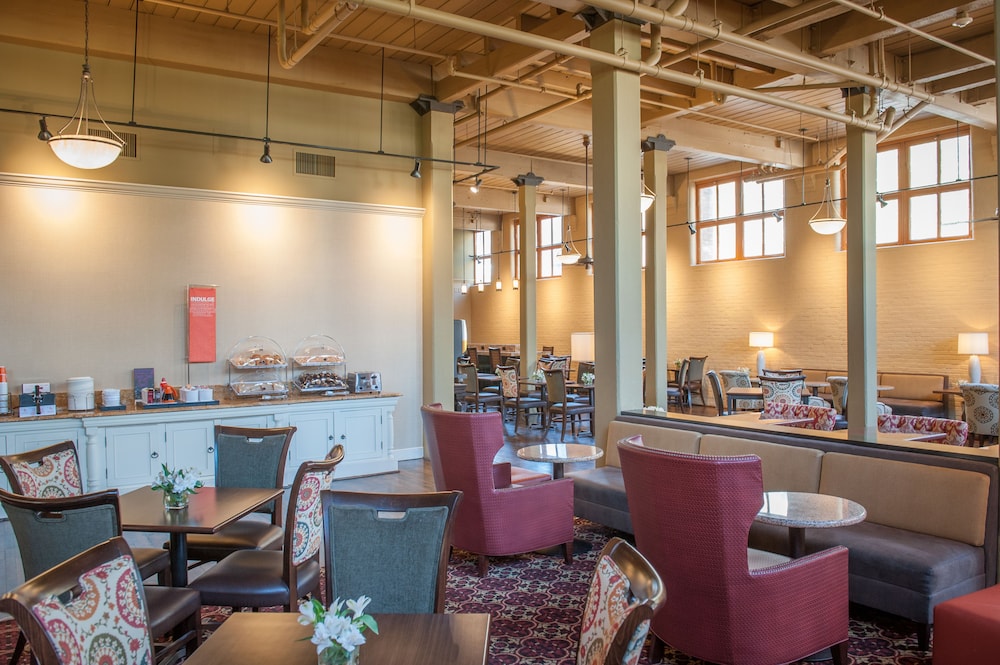Hampton Inn & Suites New Orleans Convention Center — Restaurant & bars in New Orleans, Louisiana