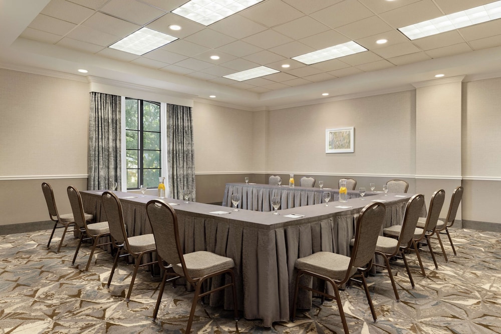 Hampton Inn & Suites New Orleans Convention Center — Hotel building in New Orleans, Louisiana