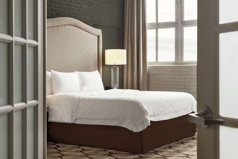Hampton Inn & Suites New Orleans Convention Center — Hotel rooms in New Orleans, Louisiana