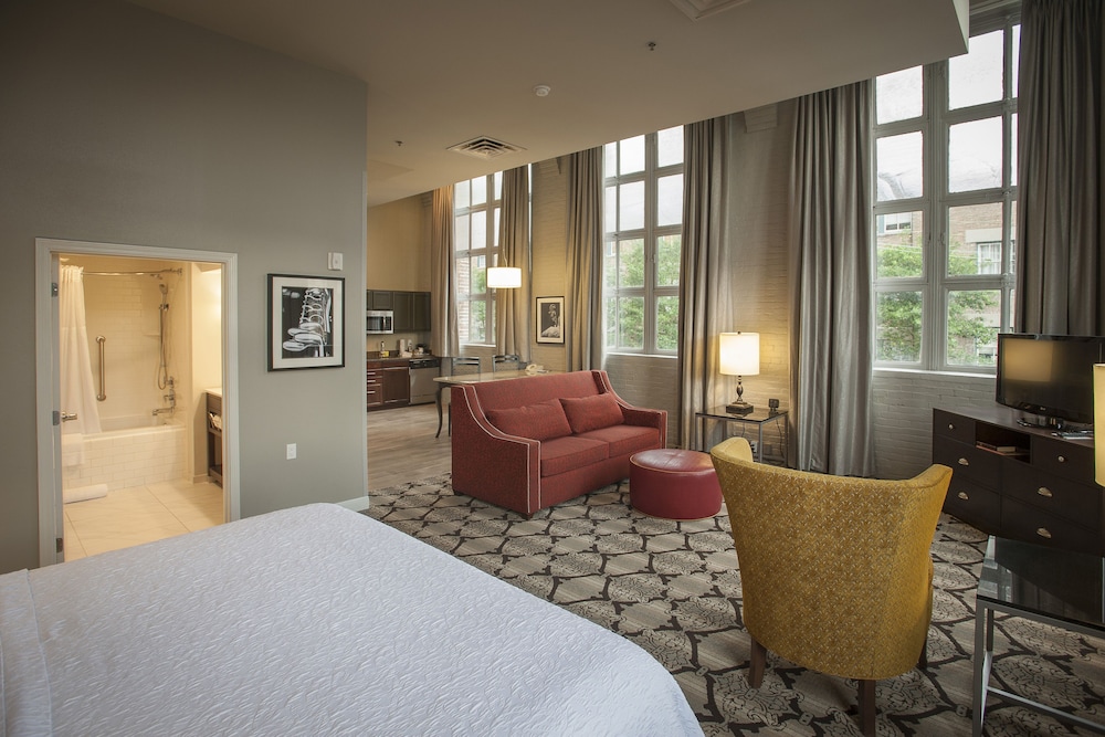 Hampton Inn & Suites New Orleans Convention Center — Hotel rooms in New Orleans, Louisiana