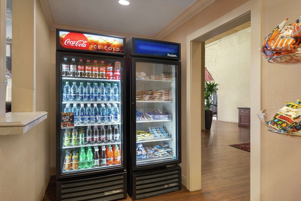 Hampton Inn & Suites New Orleans Convention Center — Restaurant & bars in New Orleans, Louisiana