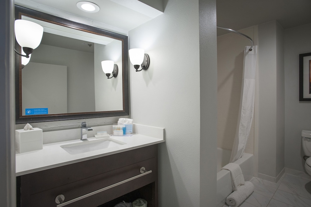 Hampton Inn & Suites New Orleans Convention Center — Hotel rooms in New Orleans, Louisiana