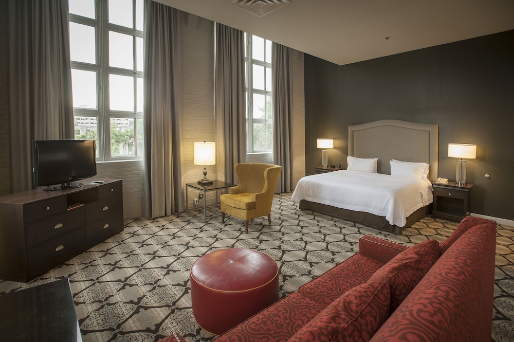 Hampton Inn & Suites New Orleans Convention Center — Hotel rooms in New Orleans, Louisiana