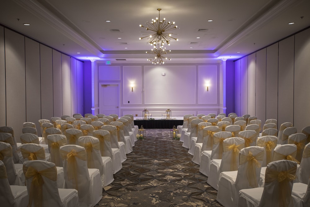 Hampton Inn & Suites New Orleans Convention Center — Hotel building in New Orleans, Louisiana