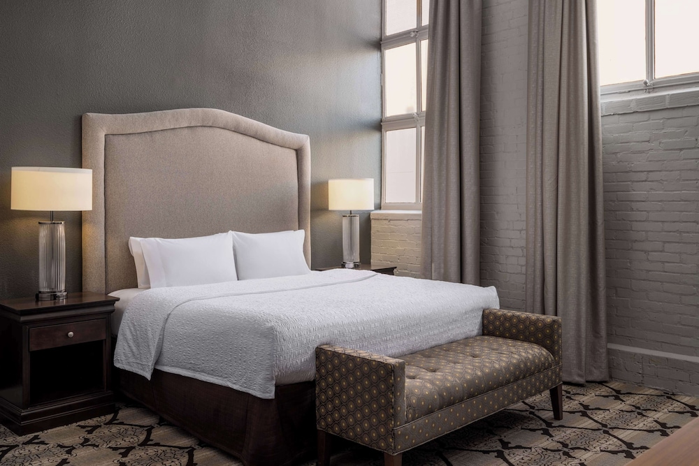 Hampton Inn & Suites New Orleans Convention Center — Hotel rooms in New Orleans, Louisiana