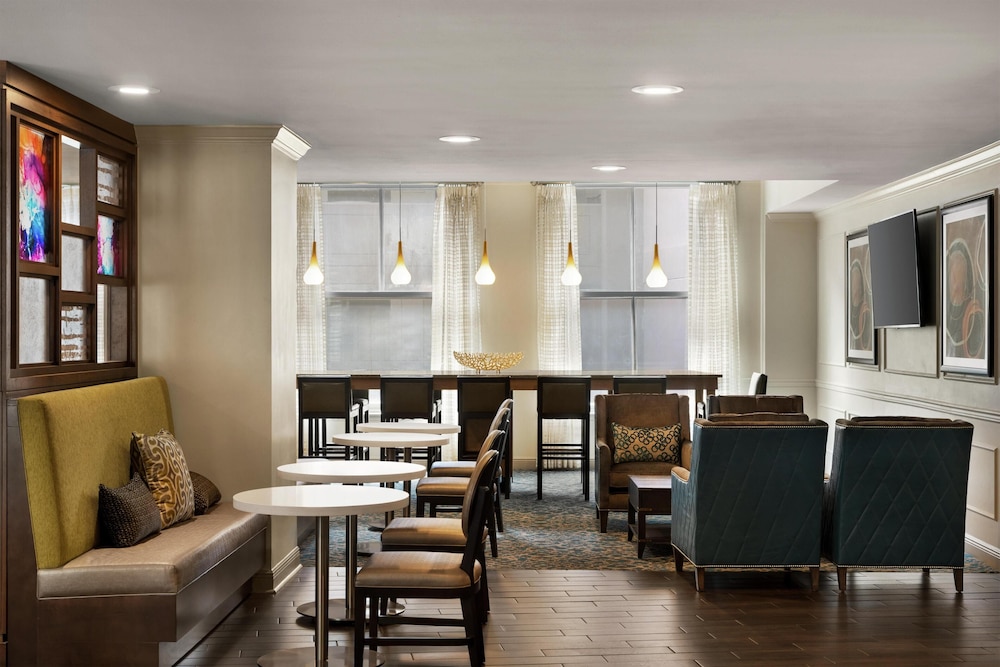 Hampton Inn & Suites New Orleans Downtown (French Qtr Area) — Restaurant & bars in New Orleans, Louisiana