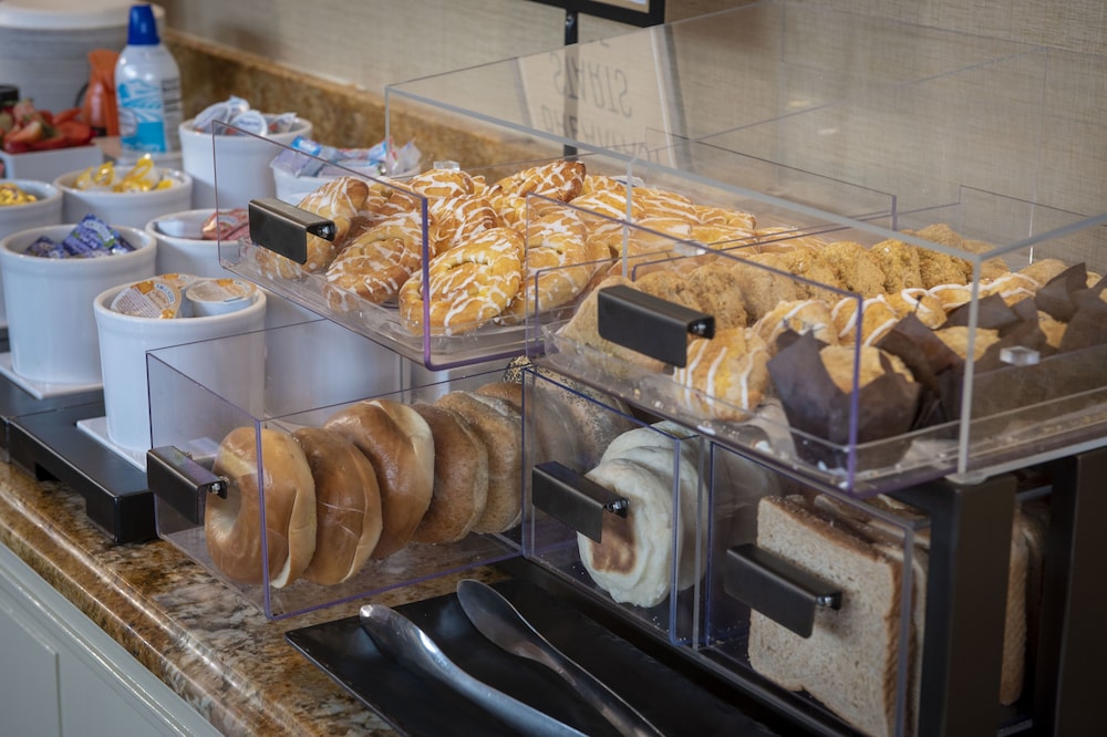 Hampton Inn & Suites New Orleans Downtown (French Qtr Area) — Restaurant & bars in New Orleans, Louisiana