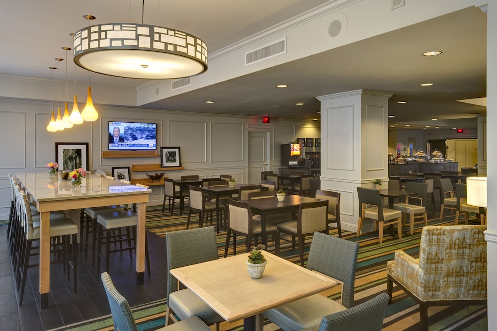 Hampton Inn & Suites New Orleans Downtown (French Qtr Area) — Restaurant & bars in New Orleans, Louisiana