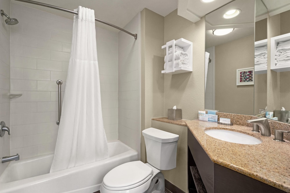 Hampton Inn & Suites New Orleans Downtown (French Qtr Area) — Hotel rooms in New Orleans, Louisiana