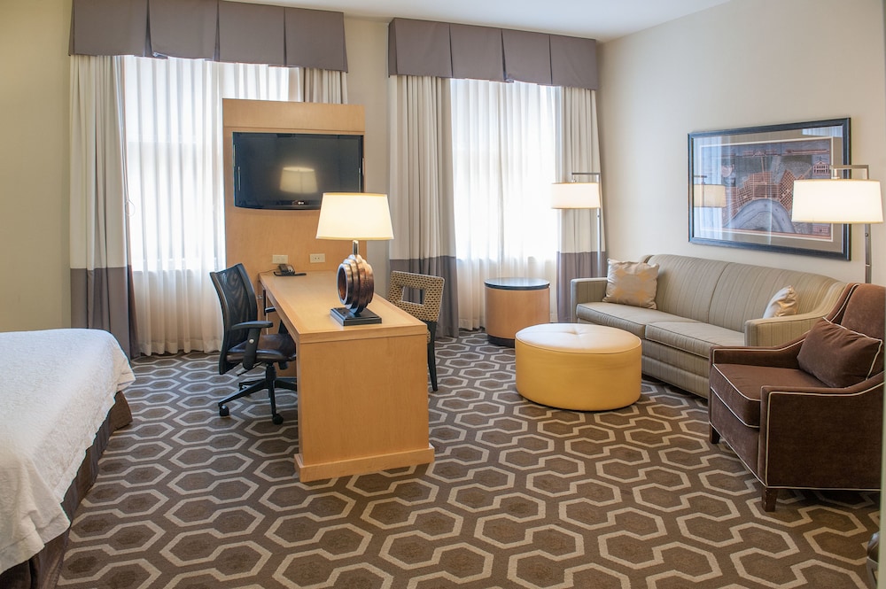 Hampton Inn & Suites New Orleans Downtown (French Qtr Area) — Hotel rooms in New Orleans, Louisiana