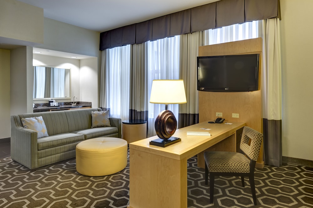 Hampton Inn & Suites New Orleans Downtown (French Qtr Area) — Hotel rooms in New Orleans, Louisiana