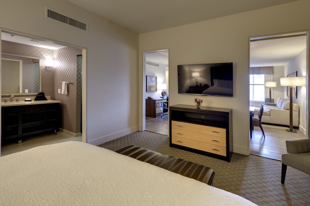 Hampton Inn & Suites New Orleans Downtown (French Qtr Area) — Hotel rooms in New Orleans, Louisiana