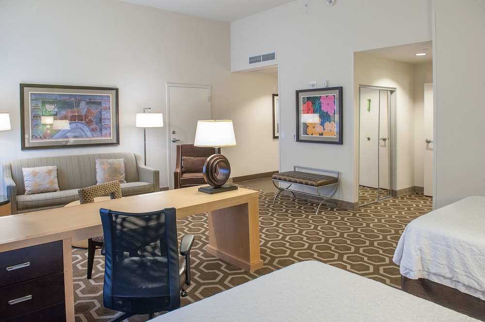 Hampton Inn & Suites New Orleans Downtown (French Qtr Area) — Hotel rooms in New Orleans, Louisiana