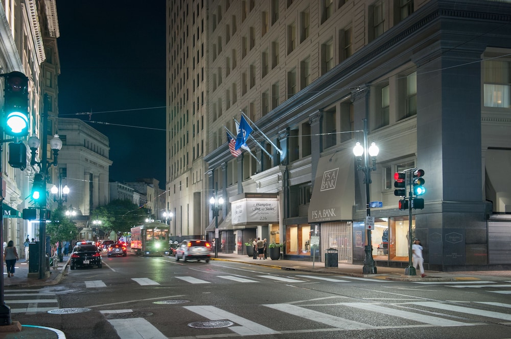 Hampton Inn & Suites New Orleans Downtown (French Qtr Area) — Hotel building in New Orleans, Louisiana
