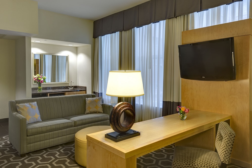 Hampton Inn & Suites New Orleans Downtown (French Qtr Area) — Hotel rooms in New Orleans, Louisiana