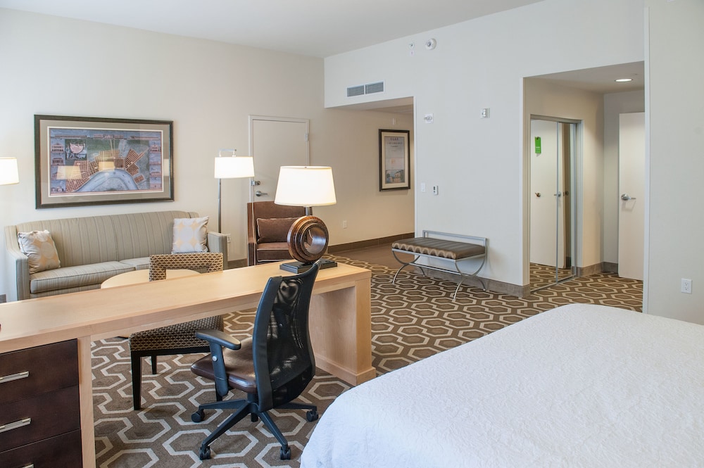 Hampton Inn & Suites New Orleans Downtown (French Qtr Area) — Hotel rooms in New Orleans, Louisiana