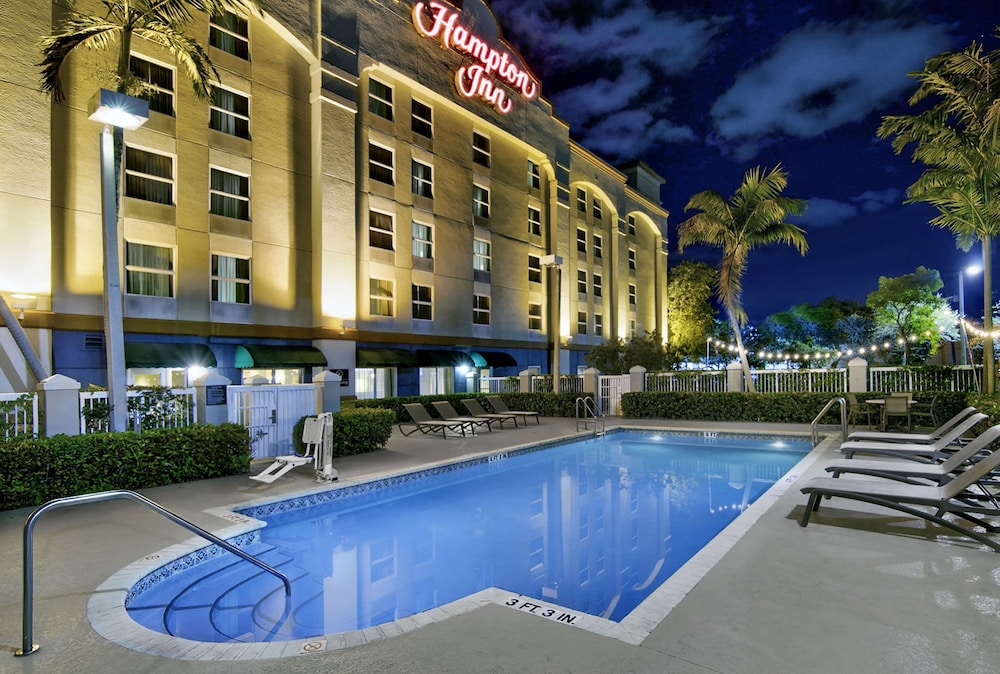 Hampton Inn Ft. Lauderdale Airport North Cruise Port — Swimming pool in Fort Lauderdale, Florida