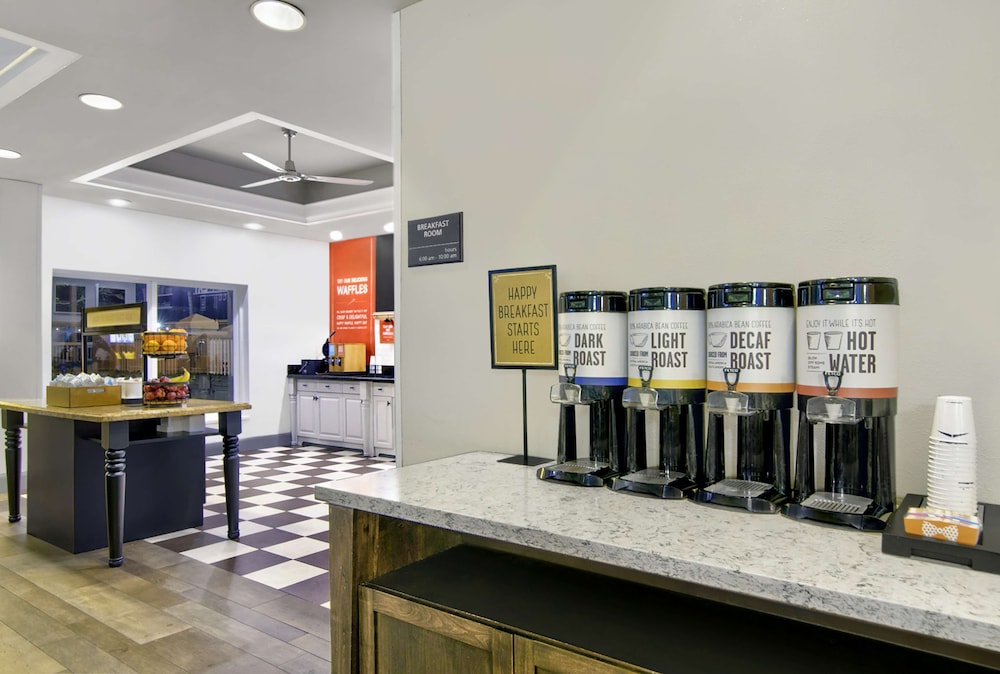 Hampton Inn Ft. Lauderdale Airport North Cruise Port — Restaurant & bars in Fort Lauderdale, Florida