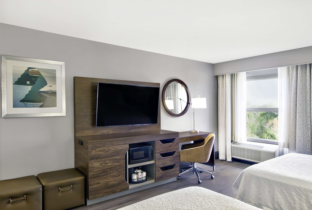 Hampton Inn Ft. Lauderdale Airport North Cruise Port — Hotel rooms in Fort Lauderdale, Florida
