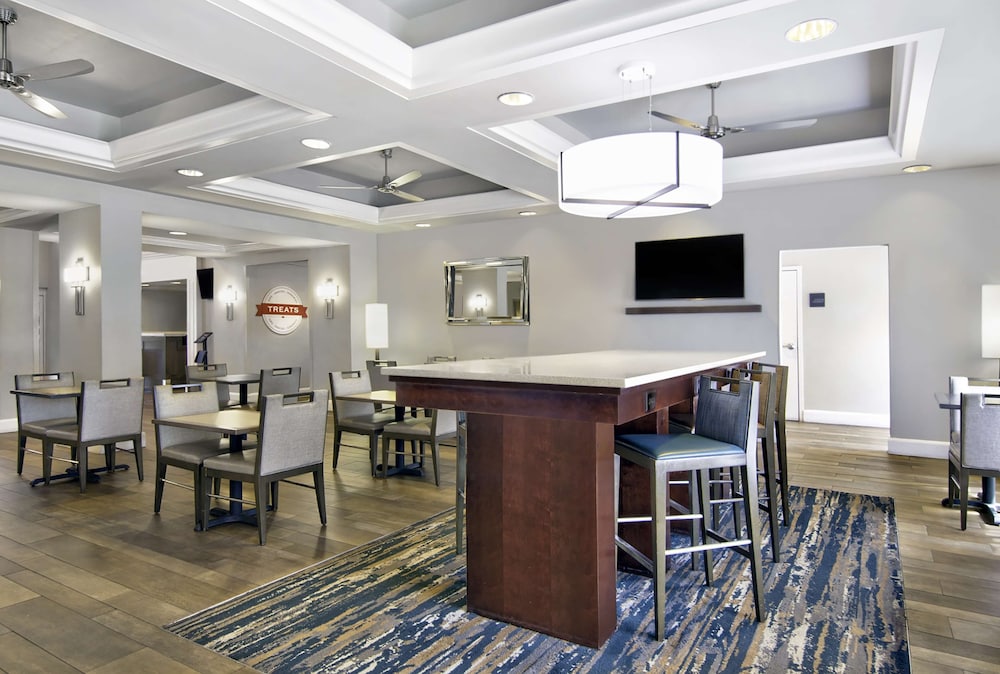 Hampton Inn Ft. Lauderdale Airport North Cruise Port — Restaurant & bars in Fort Lauderdale, Florida