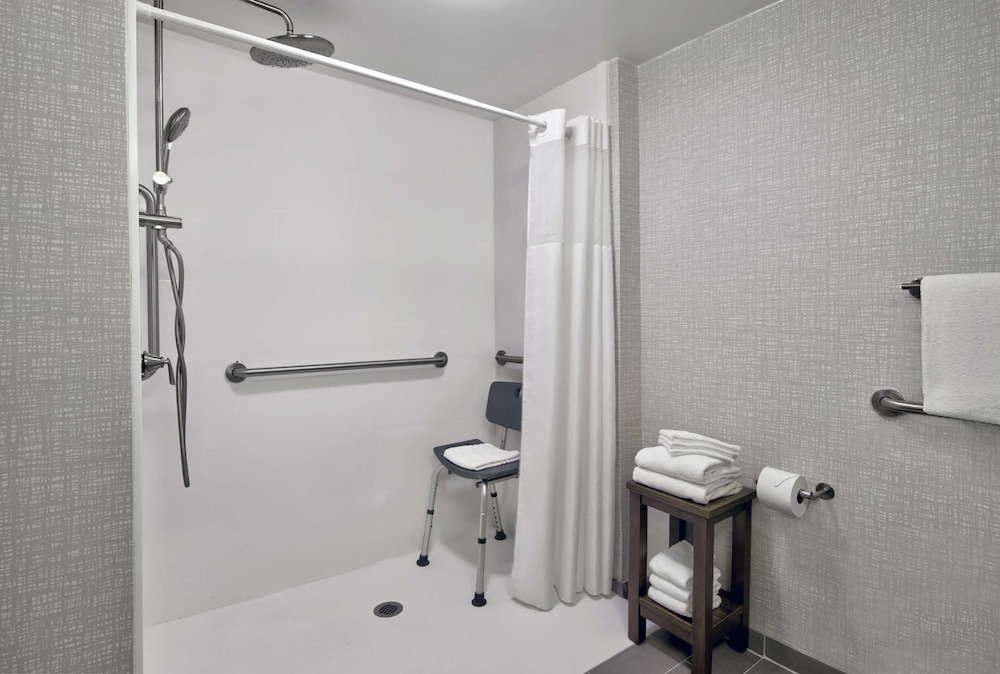Hampton Inn Ft. Lauderdale Airport North Cruise Port — Hotel rooms in Fort Lauderdale, Florida
