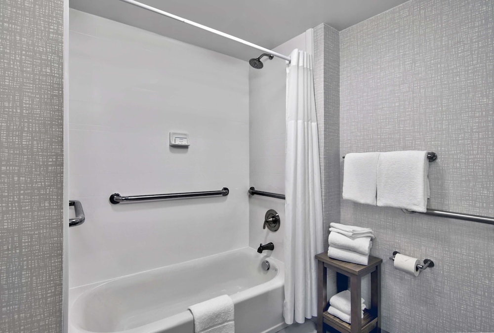Hampton Inn Ft. Lauderdale Airport North Cruise Port — Hotel rooms in Fort Lauderdale, Florida
