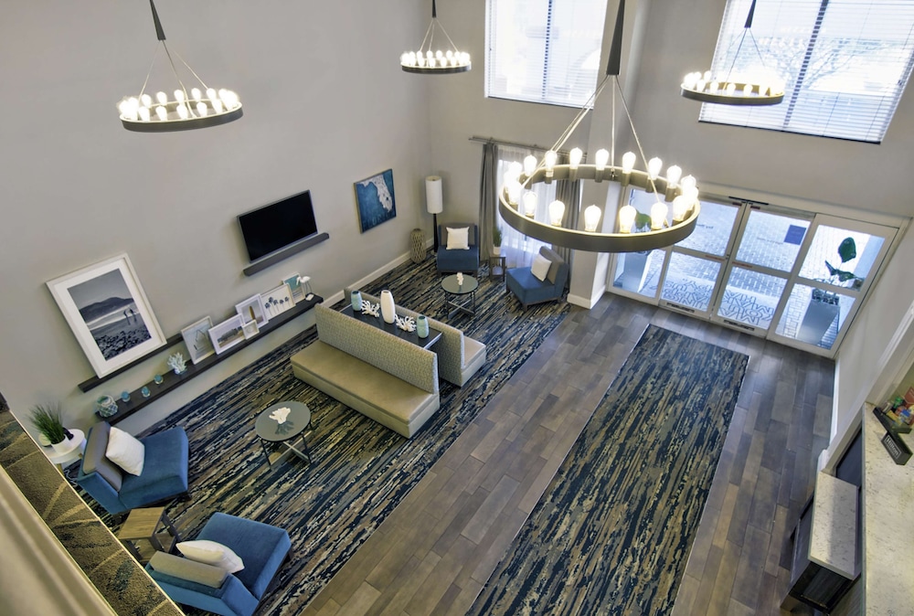 Hampton Inn Ft. Lauderdale Airport North Cruise Port — Hotel building in Fort Lauderdale, Florida