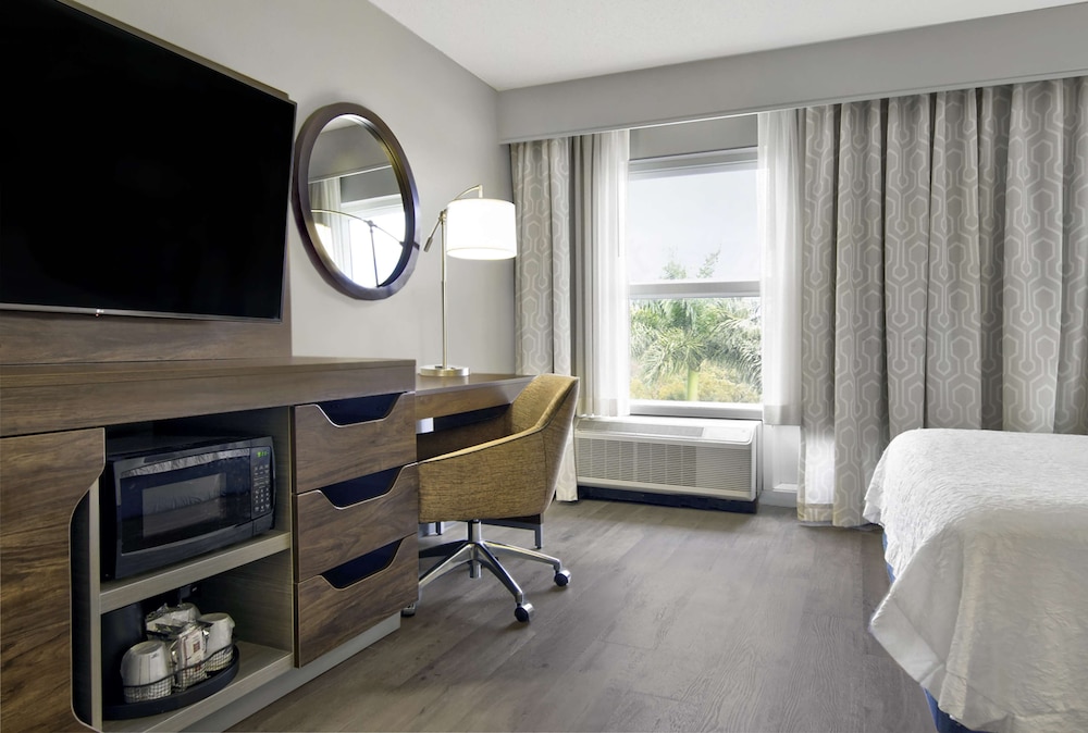 Hampton Inn Ft. Lauderdale Airport North Cruise Port — Hotel rooms in Fort Lauderdale, Florida