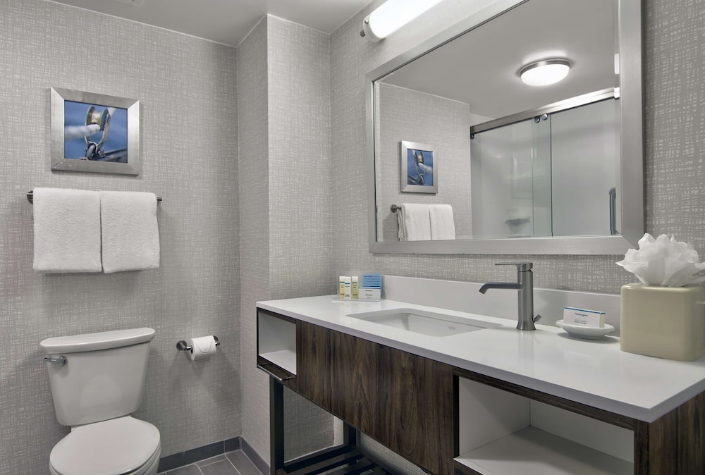 Hampton Inn Ft. Lauderdale Airport North Cruise Port — Hotel rooms in Fort Lauderdale, Florida