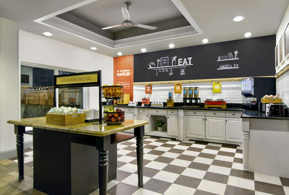 Hampton Inn Ft. Lauderdale Airport North Cruise Port — Restaurant & bars in Fort Lauderdale, Florida