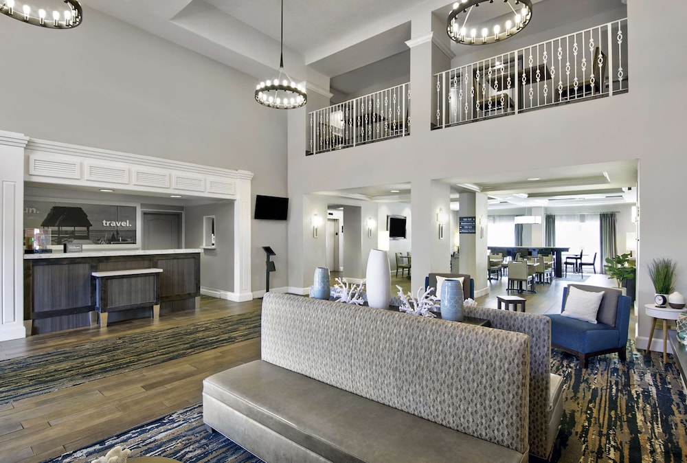 Hampton Inn Ft. Lauderdale Airport North Cruise Port — Hotel building in Fort Lauderdale, Florida