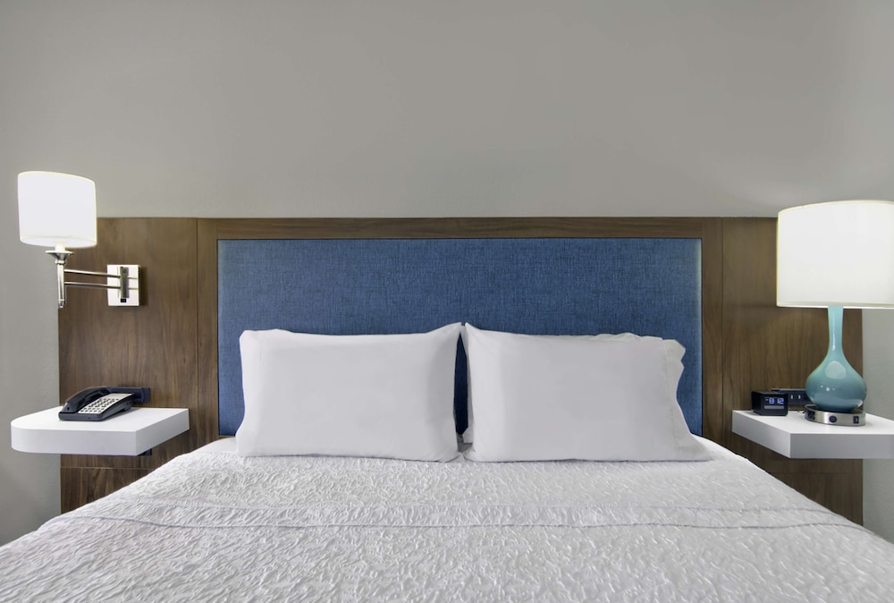 Hampton Inn Ft. Lauderdale Airport North Cruise Port — Hotel rooms in Fort Lauderdale, Florida